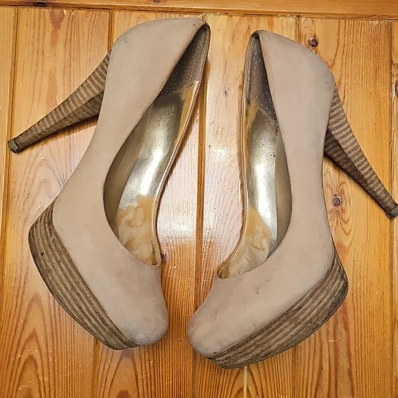 GUESS Tan Platform Heels - Picture 5 of 6